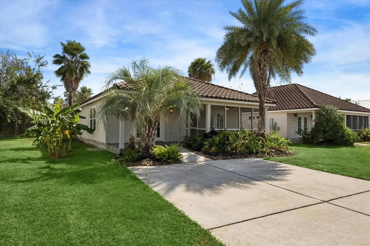 282 Debbie Lane, San Leon, TX 77539 - Image #1