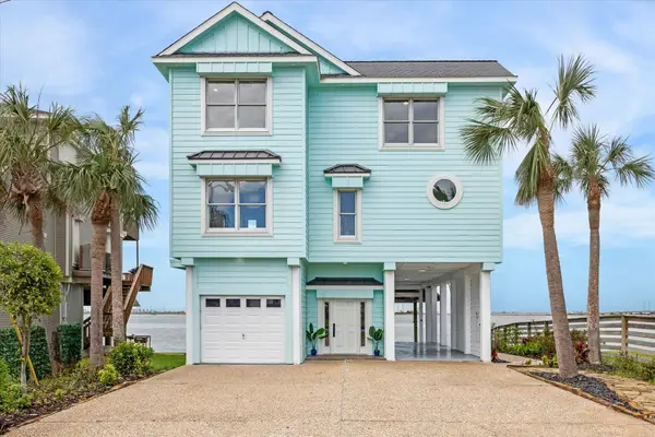 1322 Outrigger, Tiki Island, TX 77554