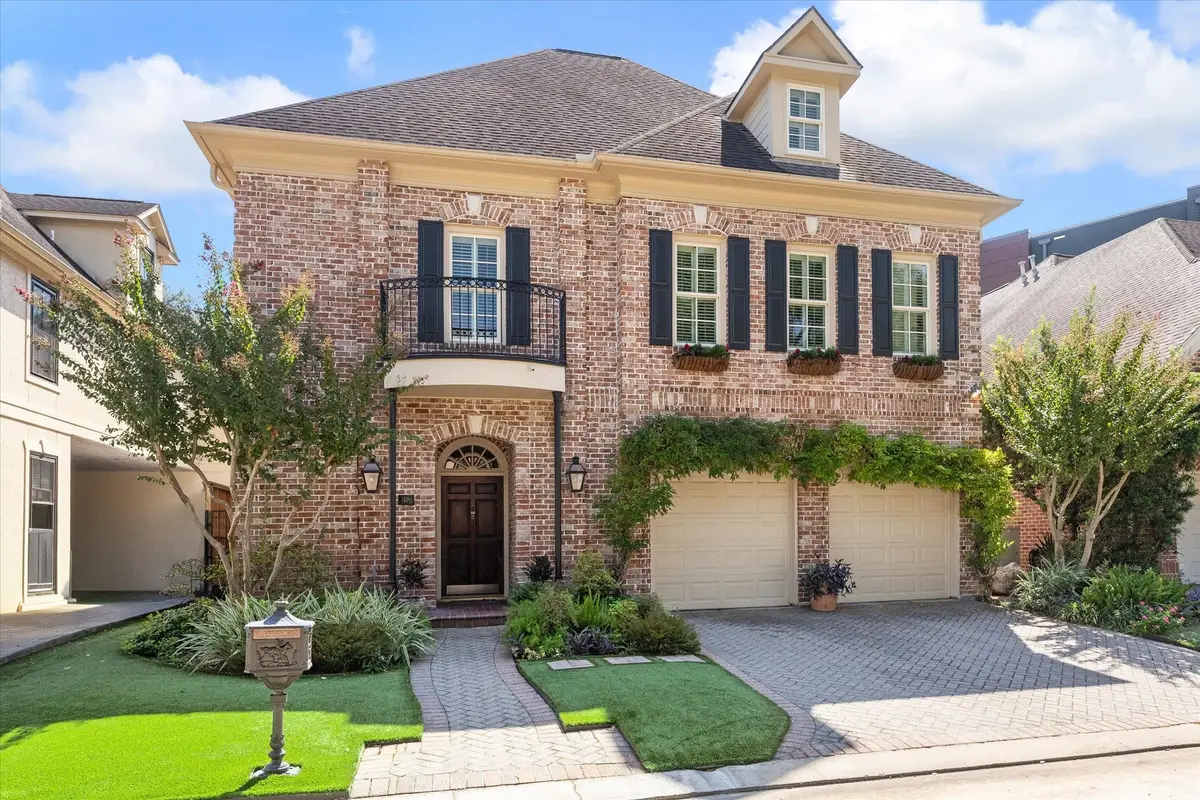 418 Prestwick Court, Houston, TX 77057 - Image #1