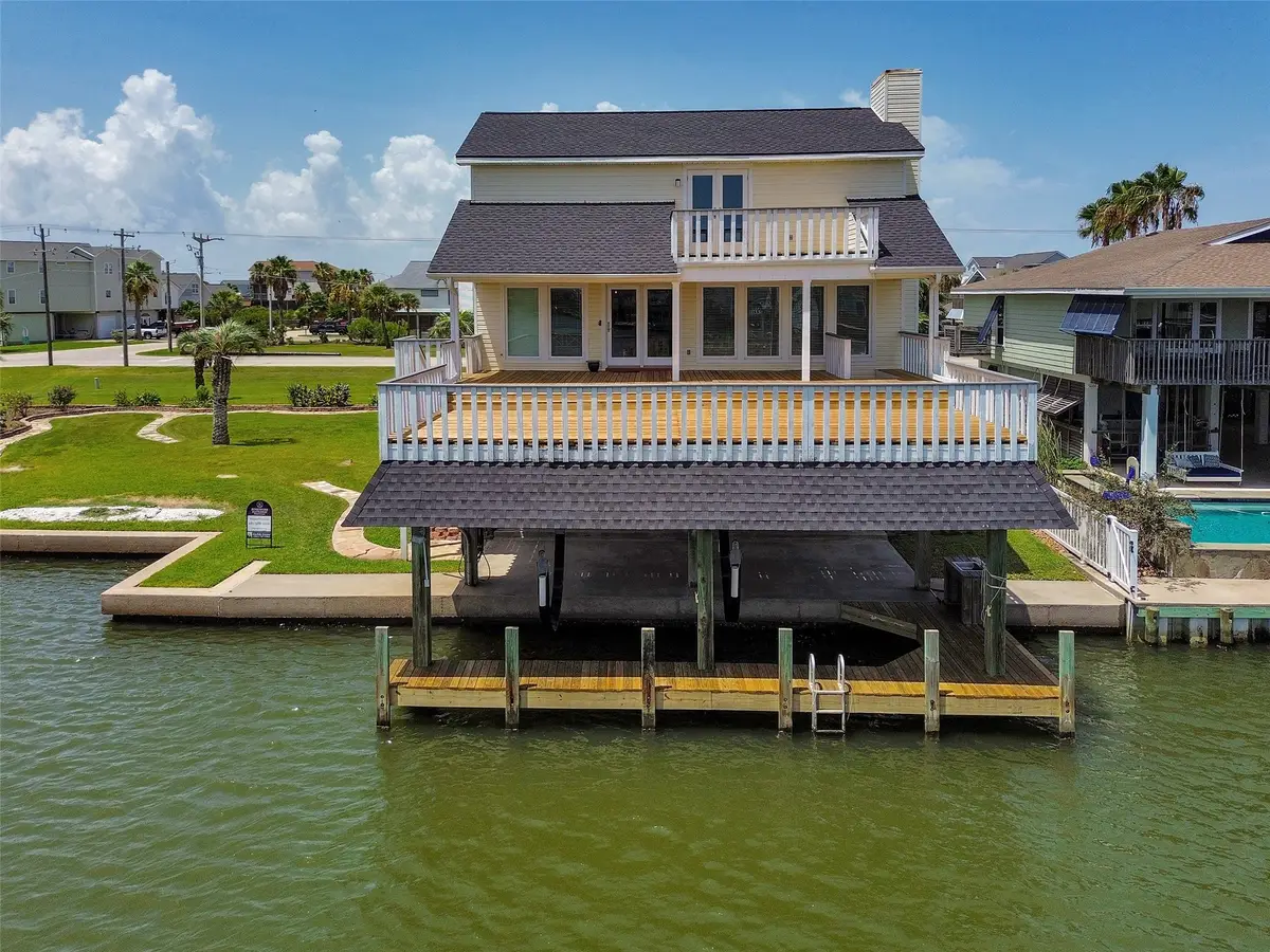 1327 Tiki Drive, Tiki Island, TX 77554 - Image #1