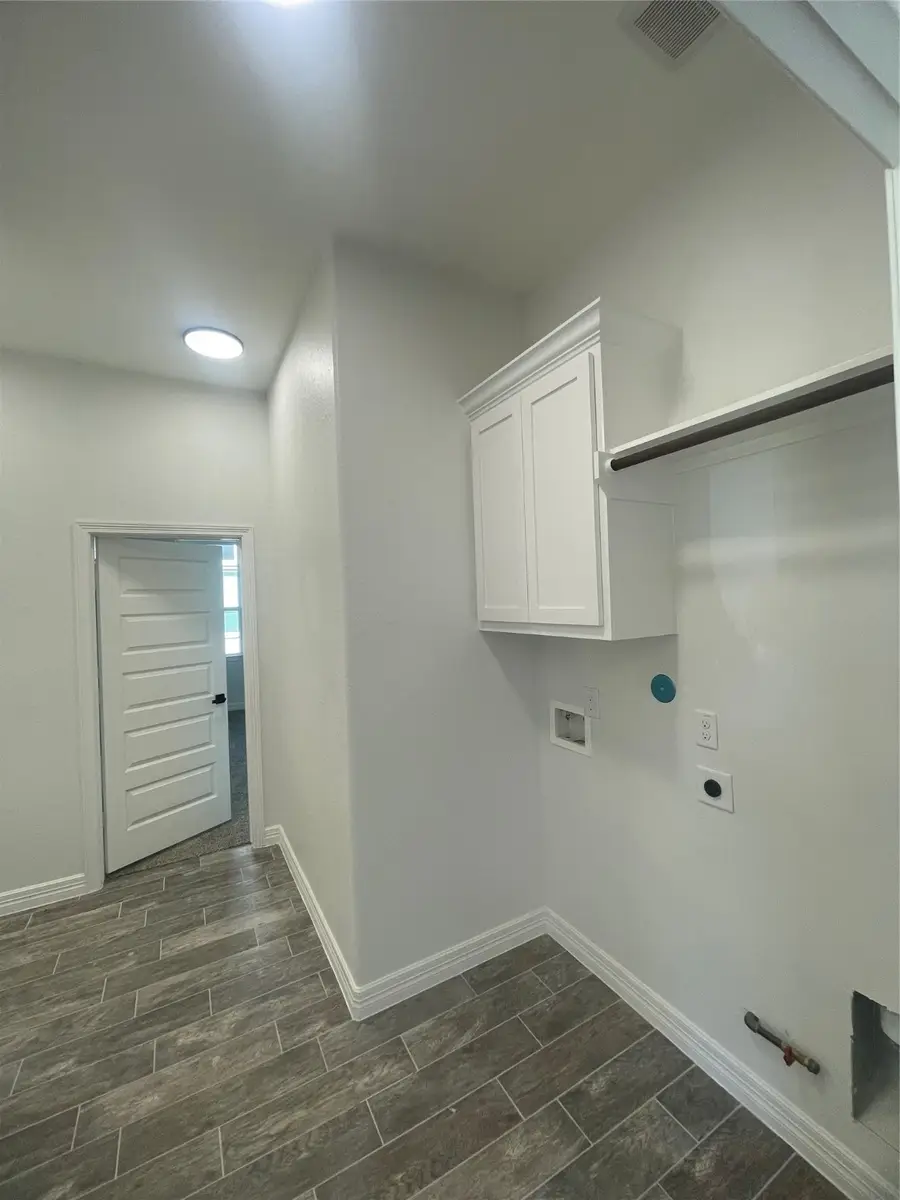 322 Little Spring Court, Anahuac, TX 77514 - Image #2