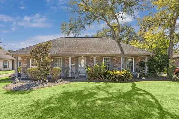 13711 Greenway Drive, Sugar Land, TX 77498