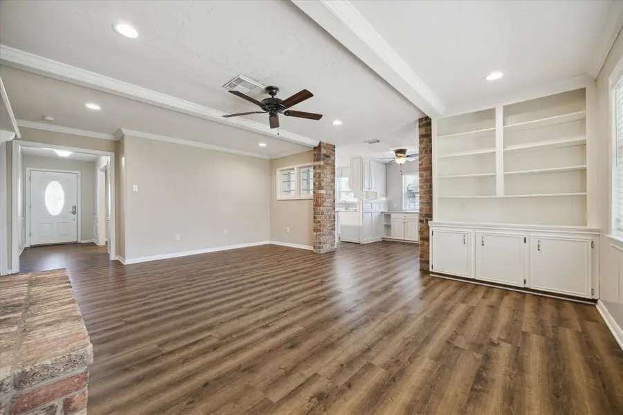 13711 Greenway Drive, Sugar Land, TX 77498 - Image #3