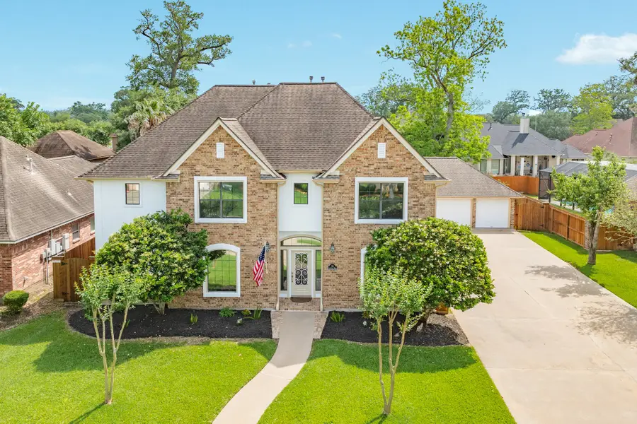 114 Arrowhead Drive, Lake Jackson, TX 77566 - Image #2