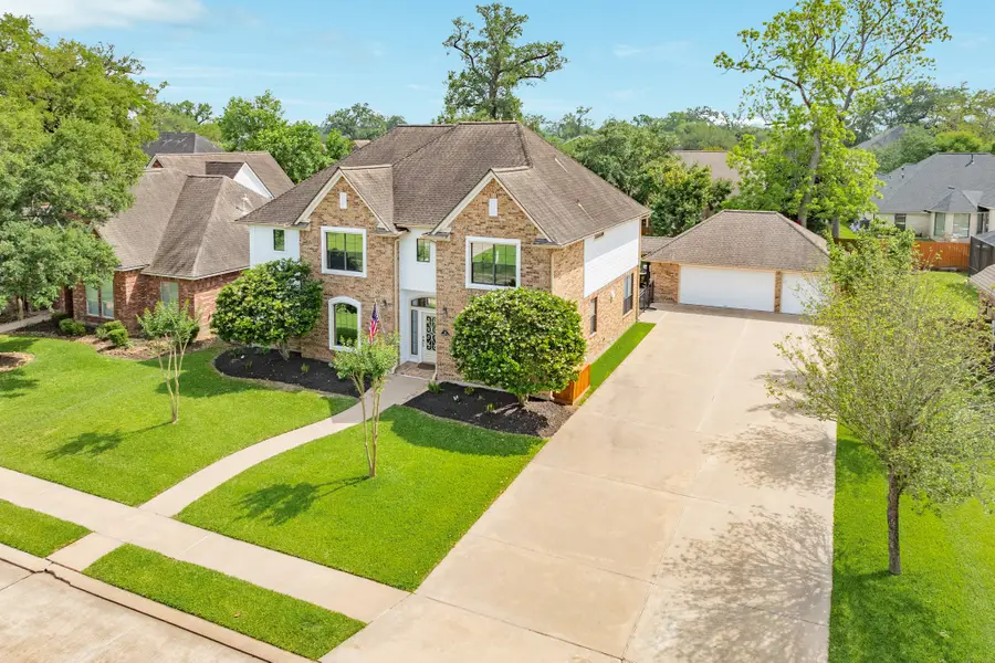 114 Arrowhead Drive, Lake Jackson, TX 77566 - Image #3