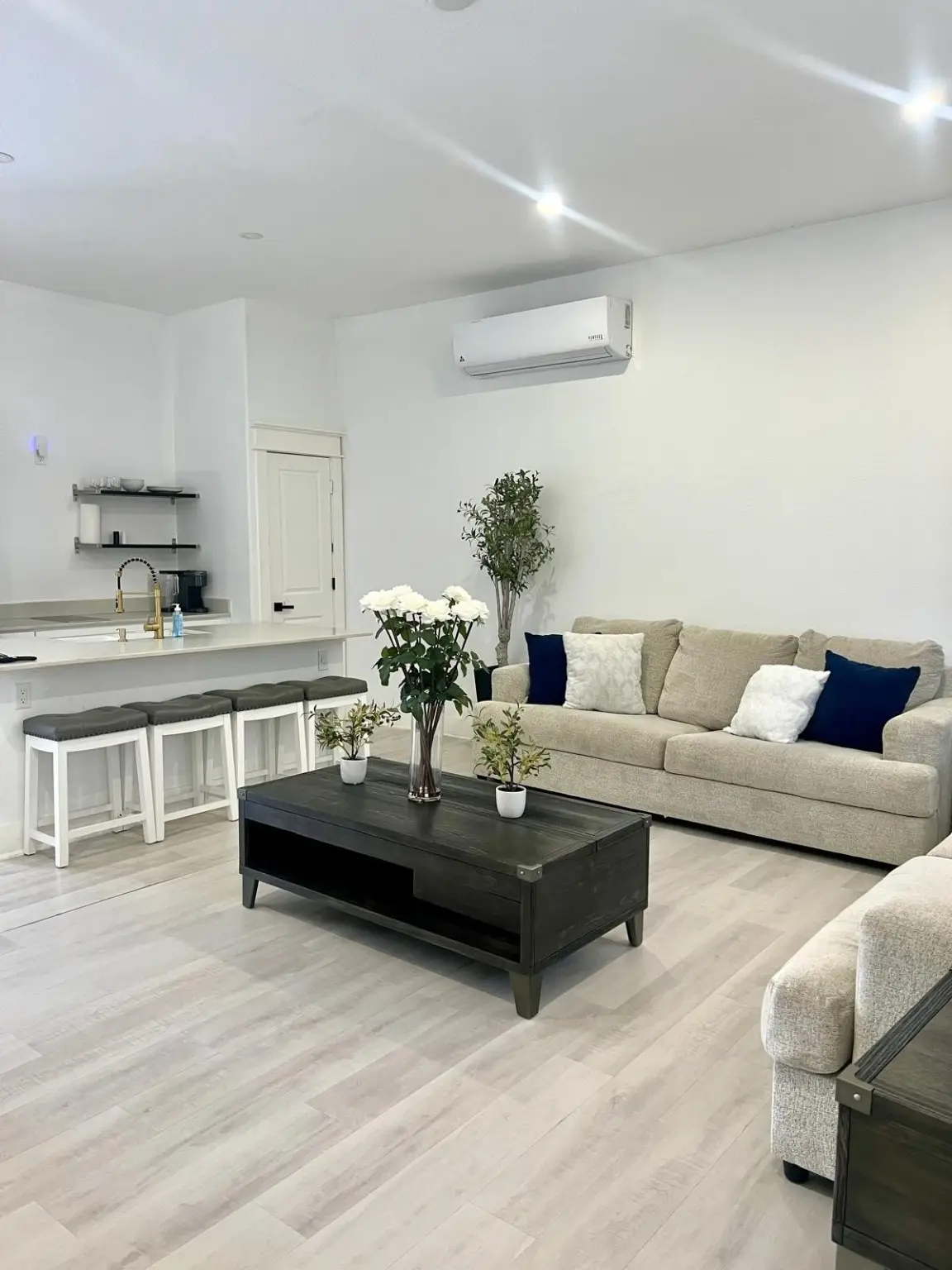 203 S Lockwood Drive, Houston, TX 77011 - Image #1