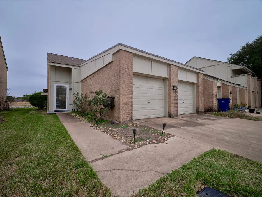 1817 Veranda Drive, West Columbia, TX 77486 - #2