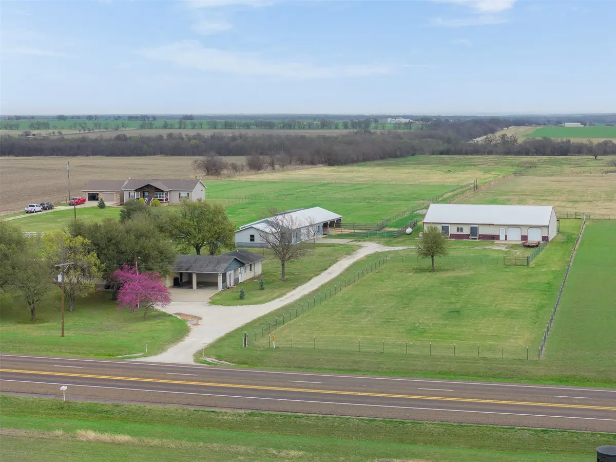 2042 Us Highway 77, Lott, TX 76656 - #1