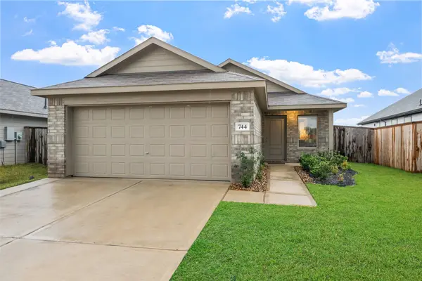 744 Autumn Cherry Trail, Magnolia, TX 77354