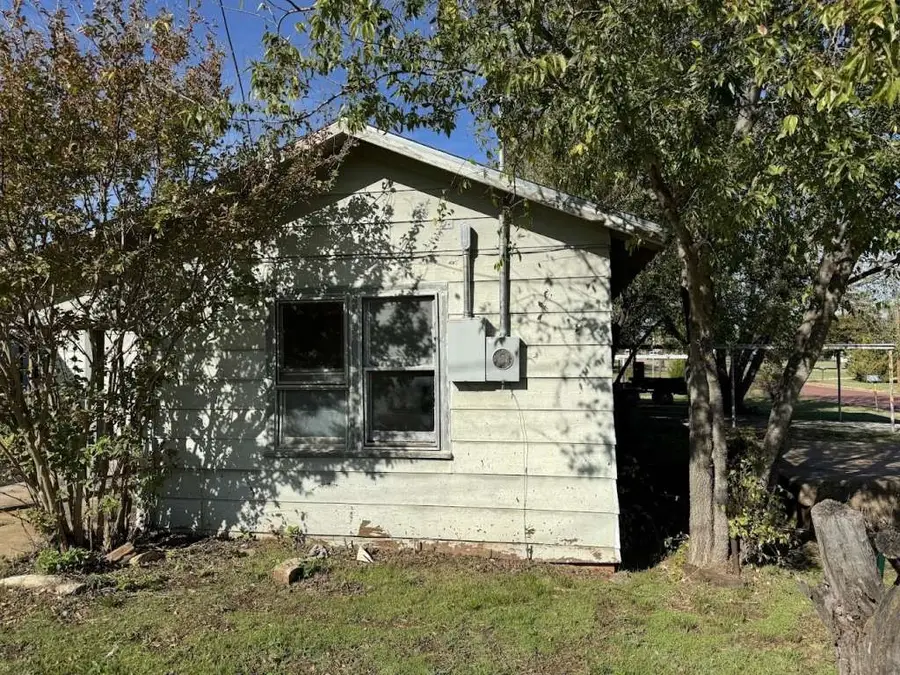 619 N Dunbar Street, Electra, TX 76360 - Image #2
