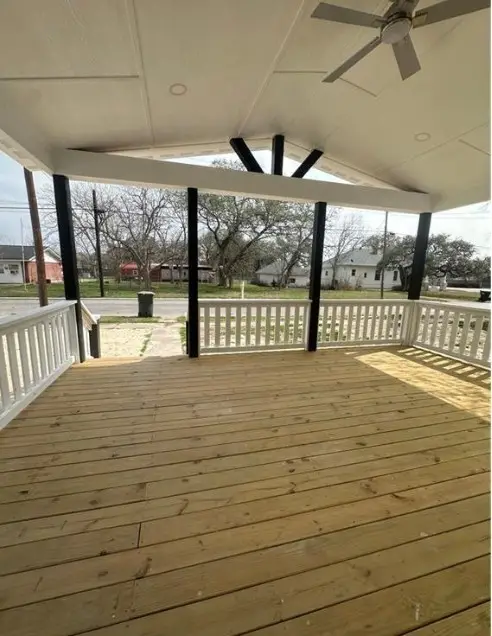 1008 Gonzales St, Cuero, TX 77954 - #3