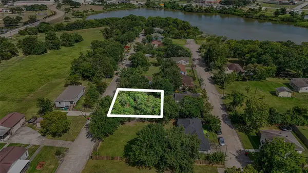 1607 W Gulf Street, Baytown, TX 77520