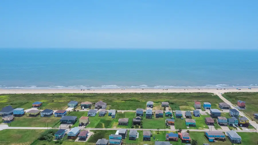 117 N Mae Circle, Crystal Beach, TX 77650 - Image #2