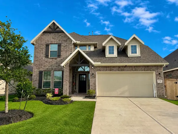 1934 Parks Edge Lane, Angleton, TX 77515