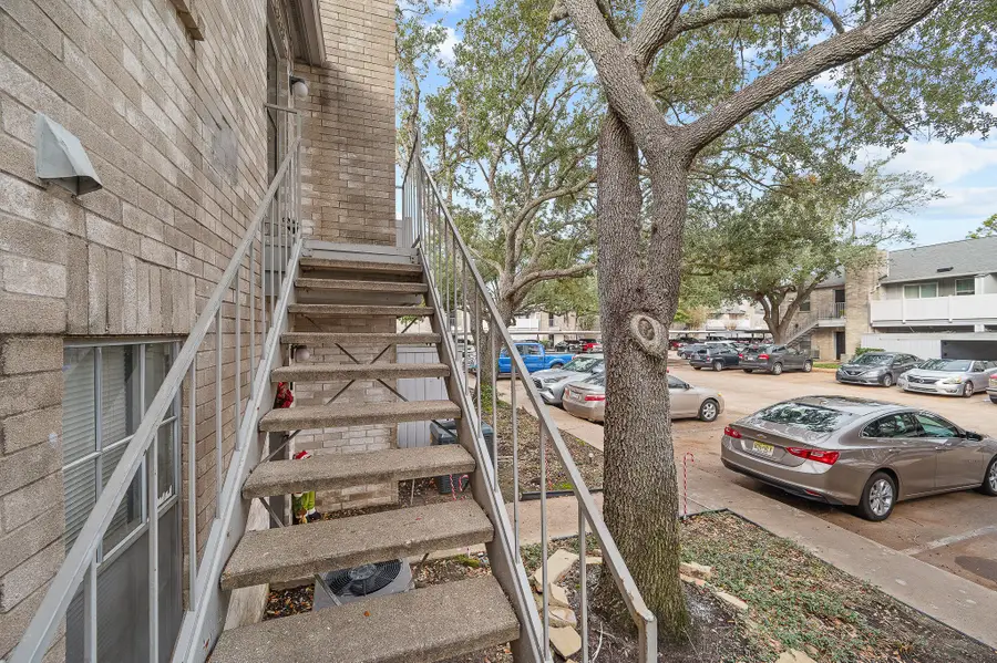 10733 Braes Bend Drive #10733, Houston, TX 77071 - Image #3