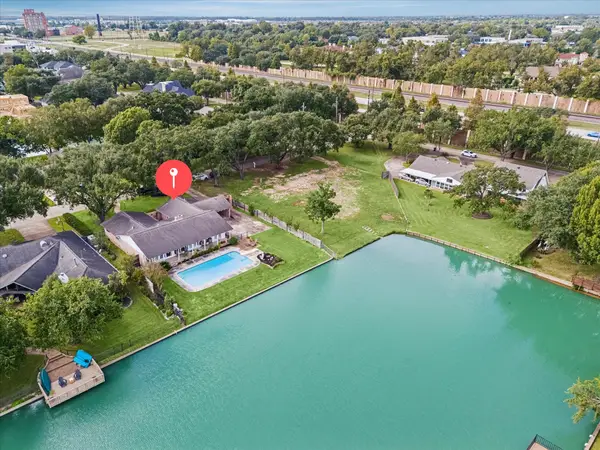 107 Saint Marks, Sugar Land, TX 77478