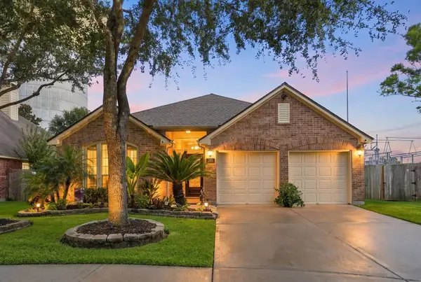 3101 Rock Brook Falls Lane, League City, TX 77573
