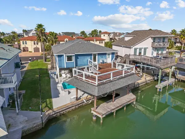 214 Sampan Drive, Tiki Island, TX 77554