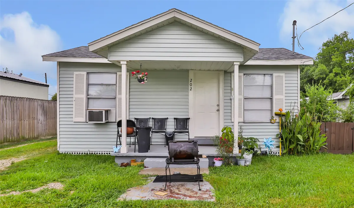202 N 3rd Street, Highlands, TX 77562 - #1