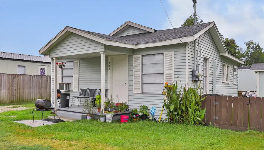 202 N 3rd Street, Highlands, TX 77562 - #3