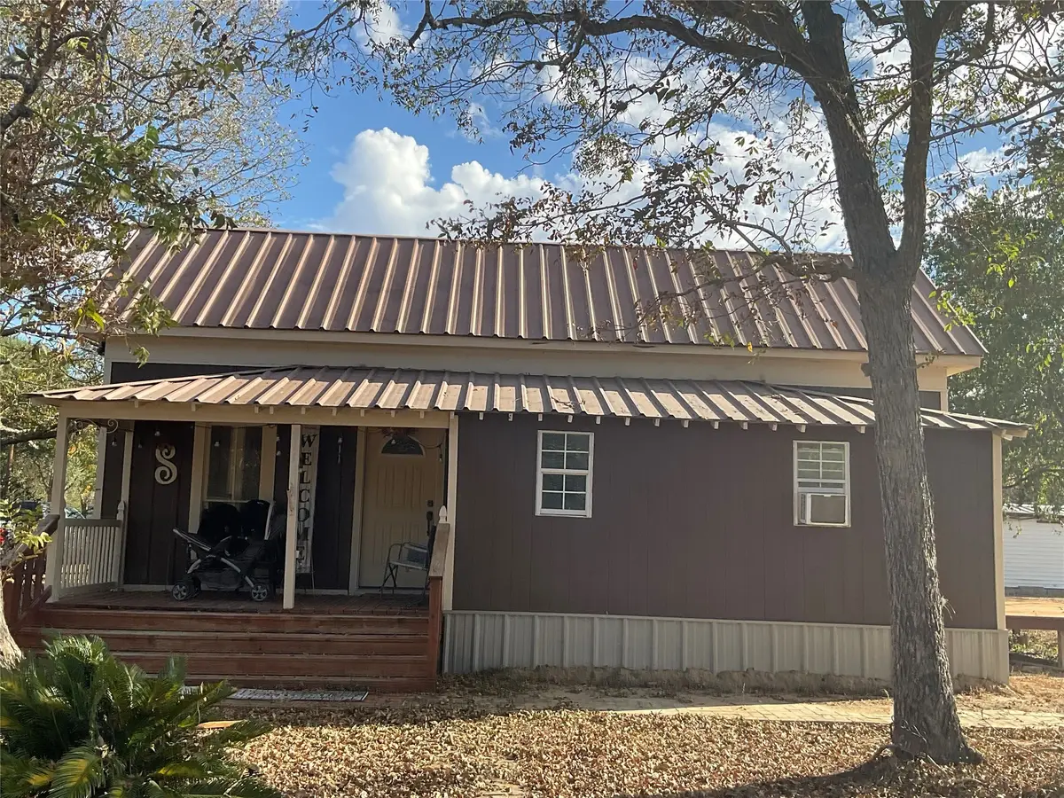 211 Martin Street, Yoakum, TX 77995 - Image #1