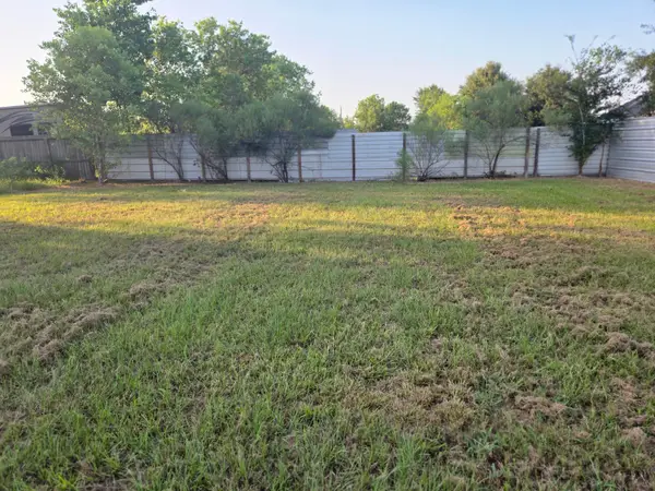 885 County Road 3560, Cleveland, TX 77327