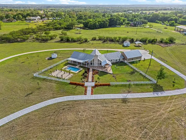 2644 Linda Ln, Brenham, TX 77833