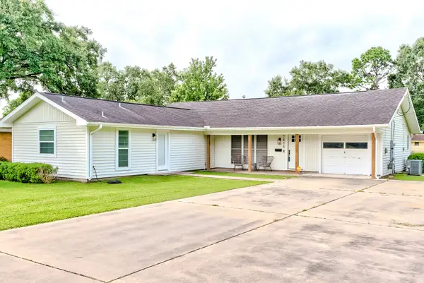 1411 N 17th Street, Nederland, TX 77627