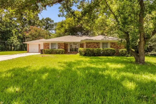 208 Garden Drive, Friendswood, TX 77546
