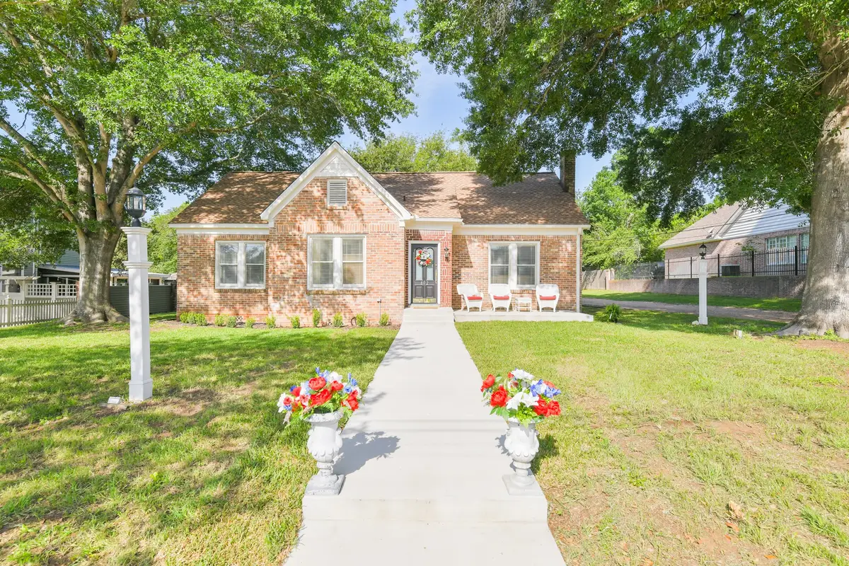 802 S Day Street, Brenham, TX 77833 - #1