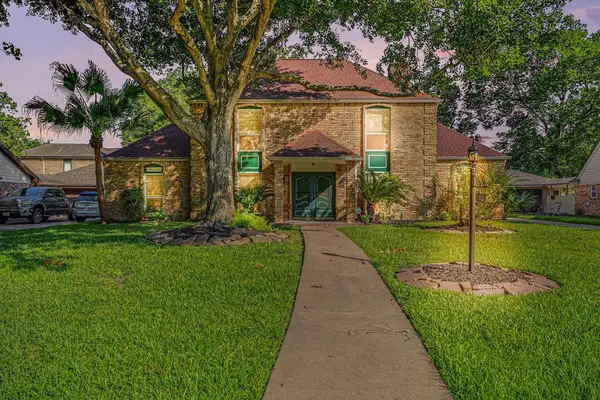 18562 Martinique Drive, Nassau Bay, TX 77058