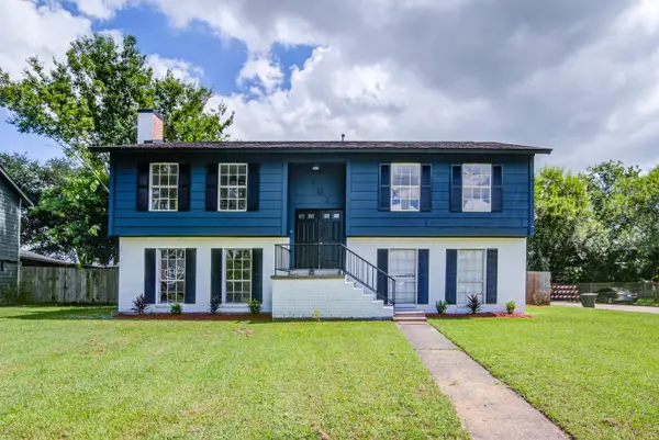 402 Tresvant Drive, Webster, TX 77598