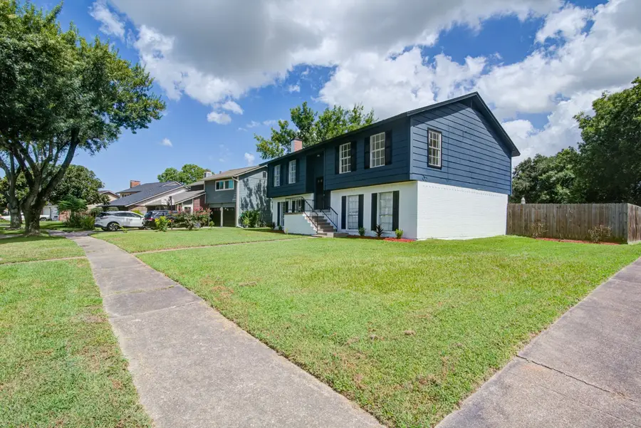 402 Tresvant Drive, Webster, TX 77598 - Image #3