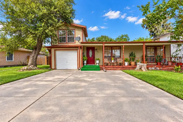 307 Azalea Street, Lake Jackson, TX 77566
