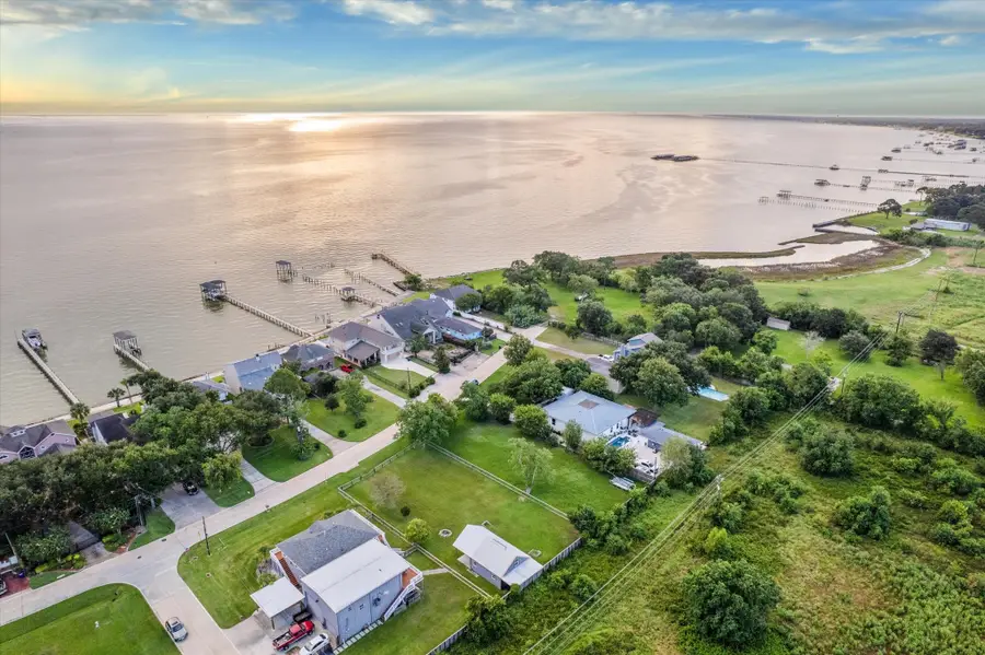 1436 Bayshore Drive, Kemah, TX 77565 - Image #2