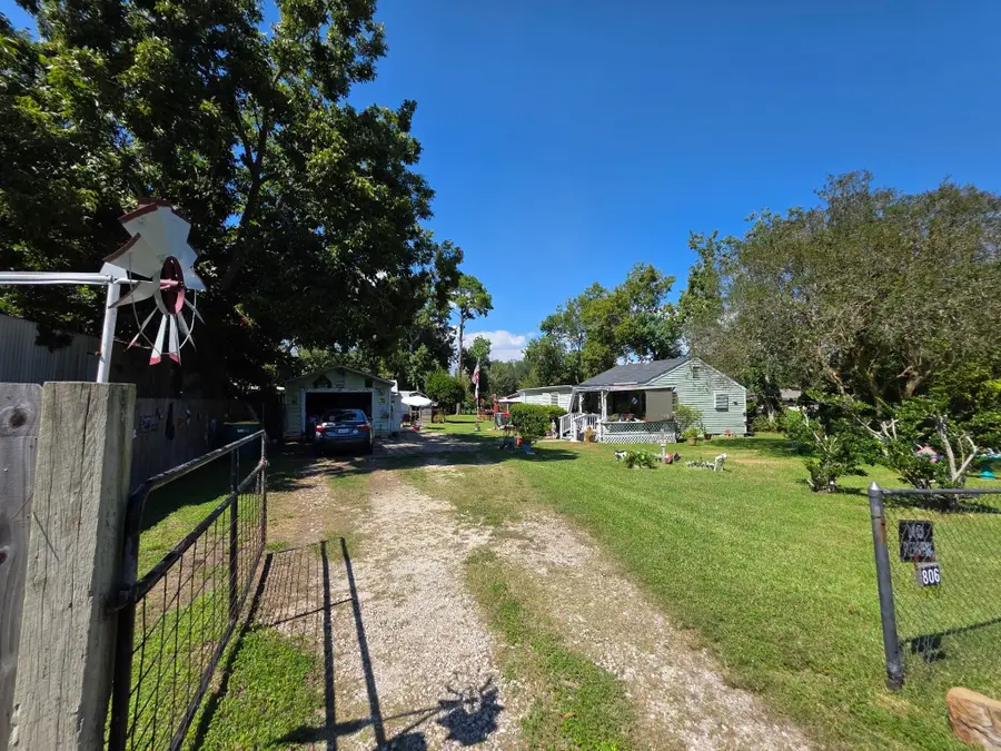 806 Miles Road, Bacliff, TX 77518 - Image #2