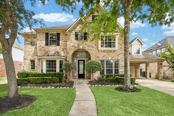 8111 Highland Green Drive, Sugar Land, TX 77479
