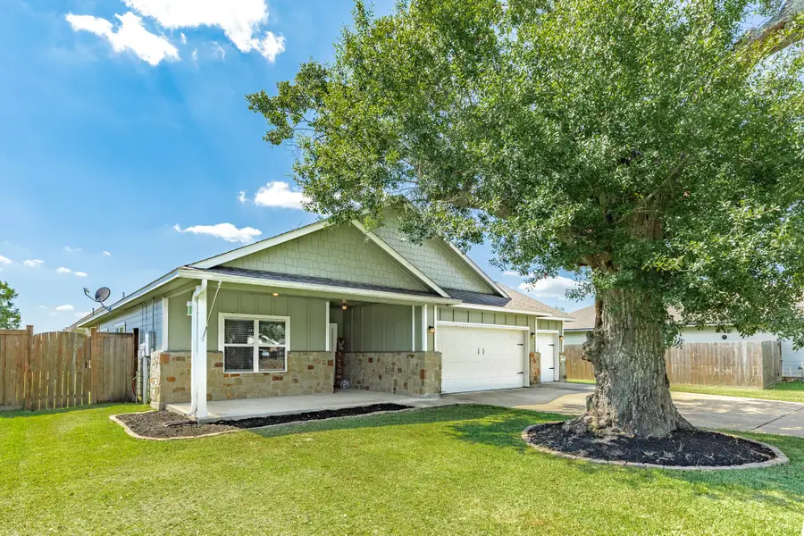 2554 Lakeside Drive, West Columbia, TX 77486 - Image #3