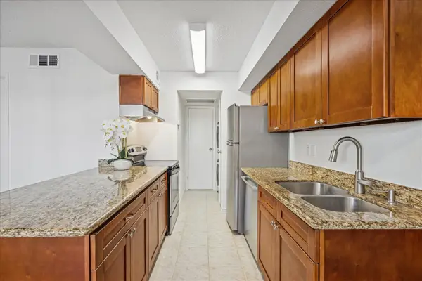 2750 Holly Hall Street #1516, Houston, TX 77054