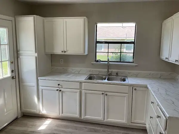 135 Huisache Street, Lake Jackson, TX 77566