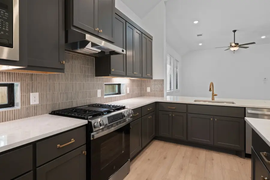 564 Tawny Rim Drive, Willis, TX 77318 - Image #2