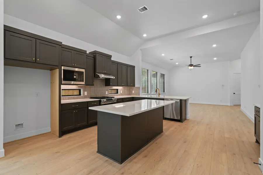 564 Tawny Rim Drive, Willis, TX 77318 - Image #3