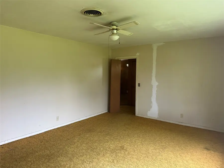 112 Raven Street, Clute, TX 77531 - Image #3