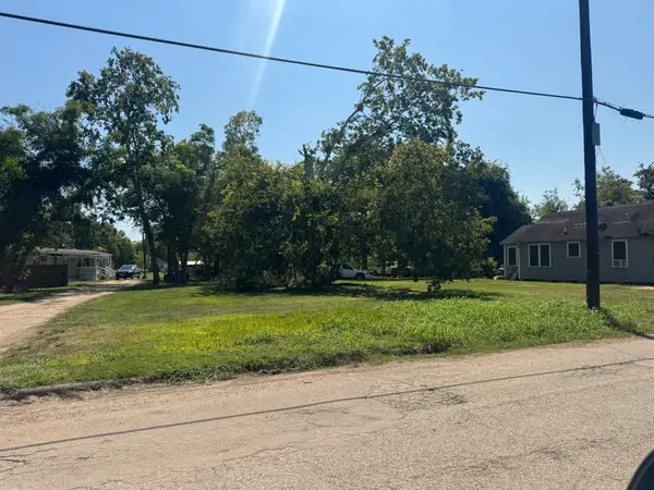 915 W Milam Street, Wharton, TX 77488