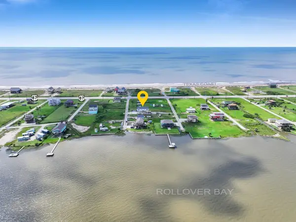 1023 N Bay Street, Gilchrist, TX 77617