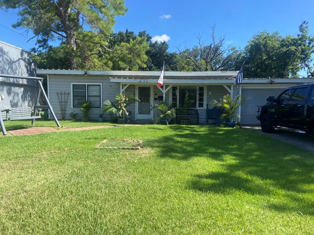 2912 9th Street, Bay City, TX 77414 - #1