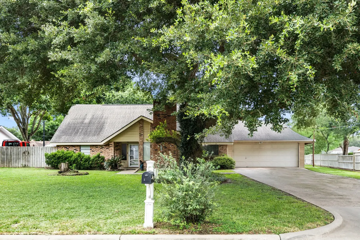 100 Crestview Street, Columbus, TX 78934 - Image #1