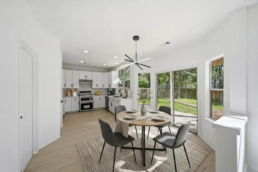 82 N Apple Springs Circle, The Woodlands, TX 77382 - #2