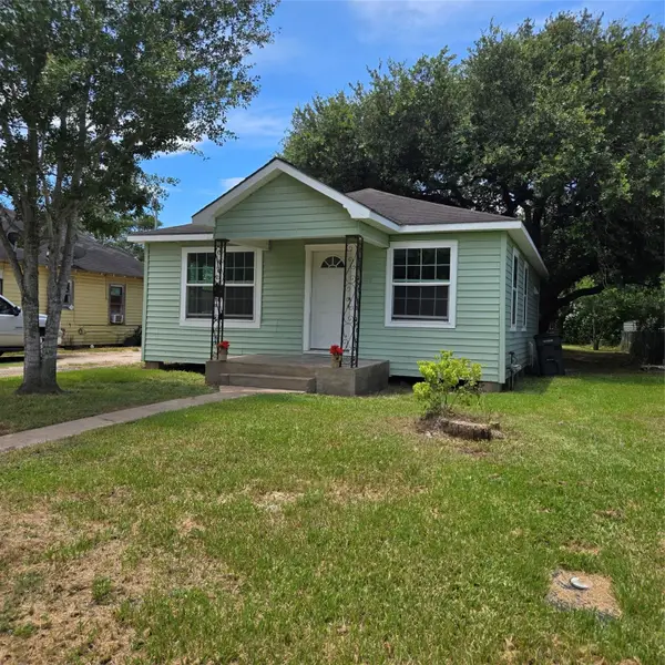 1003 Merchant Street, El Campo, TX 77437