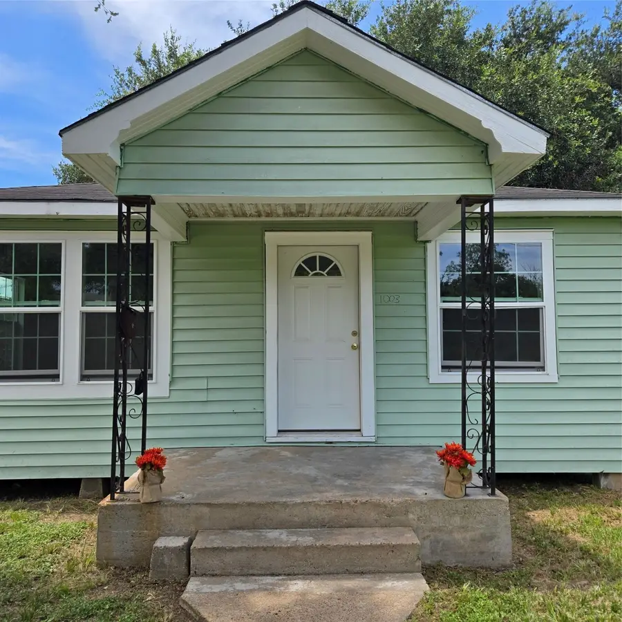 1003 Merchant Street, El Campo, TX 77437 - Image #3